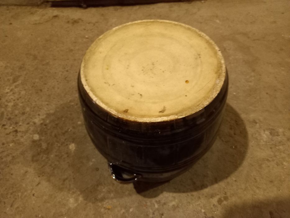 Garnek gliniany na. ogórki  około 7 ł