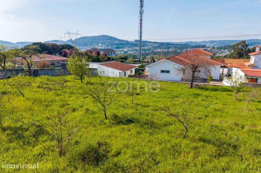 Terreno com 2120m2 em Serzedelo, Guimarães
