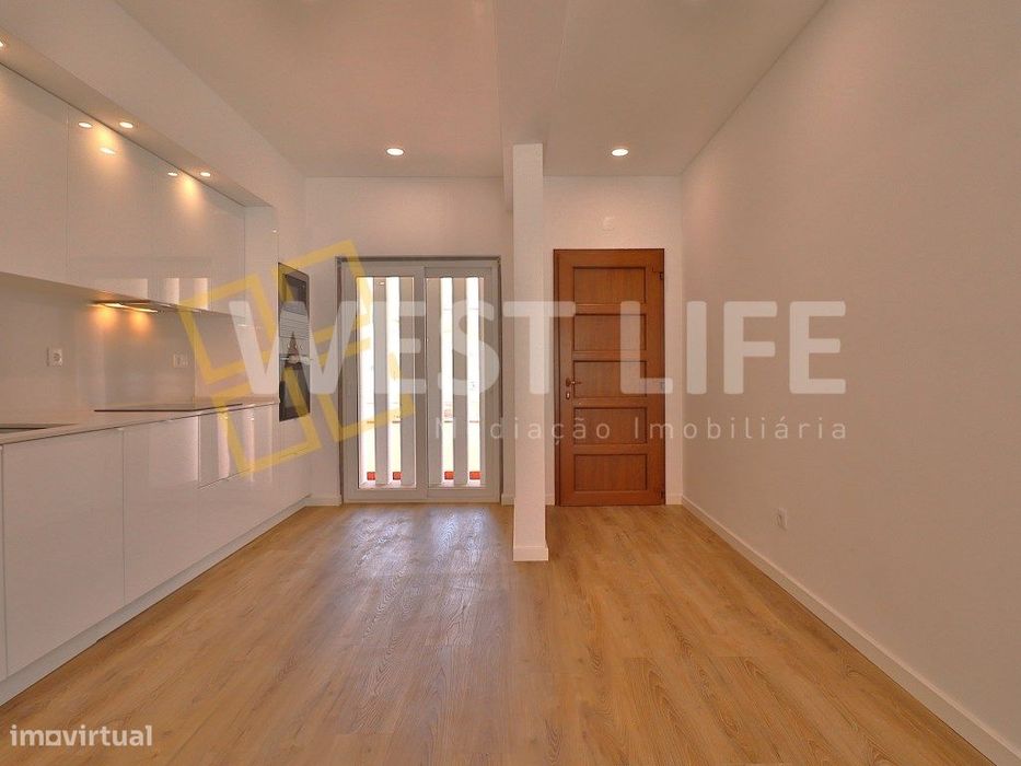 Apartamento T2+1 Totalmente Remodelado com VISTA MAR - a apenas 3 m...