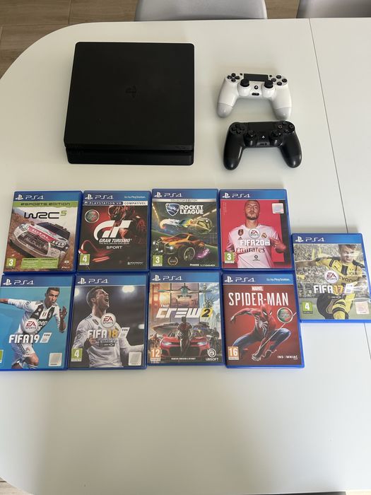 Ps4 com 2 comandos e jogos