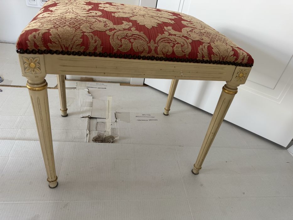Taboret / pufa w stylu klasycznym tapicerowane siedzisko