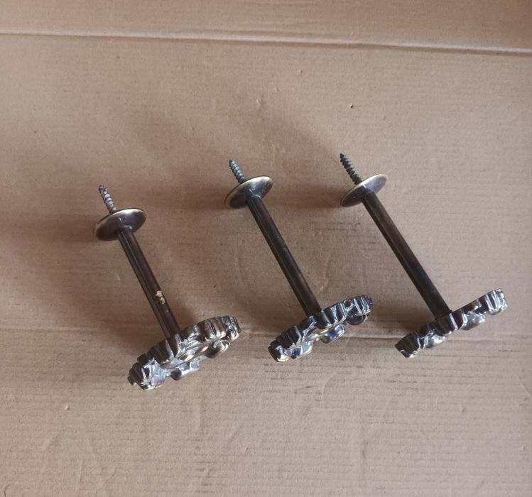 Conjunto de apoios para abraçadeiras de cortinas