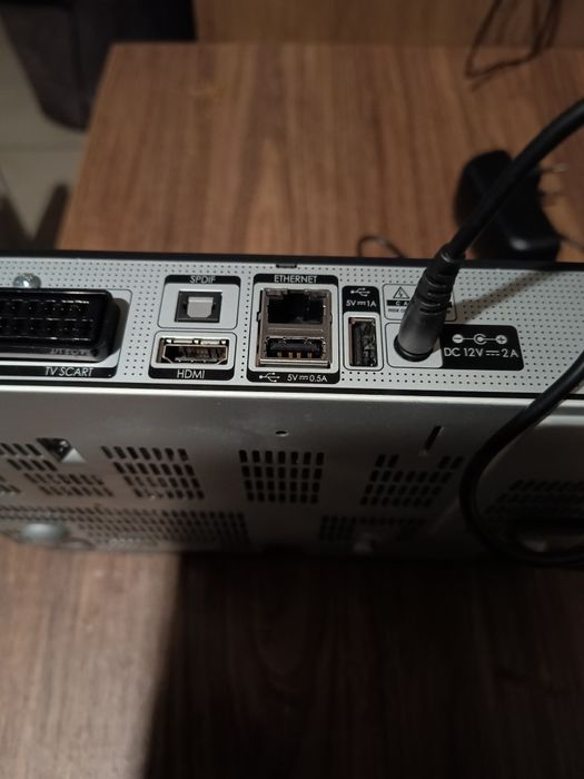 Dekoder satelitarny essentiel fransat connect