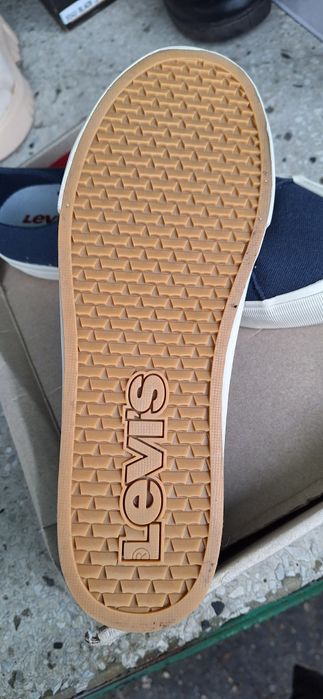 Sprzedam nowe trampki Levis