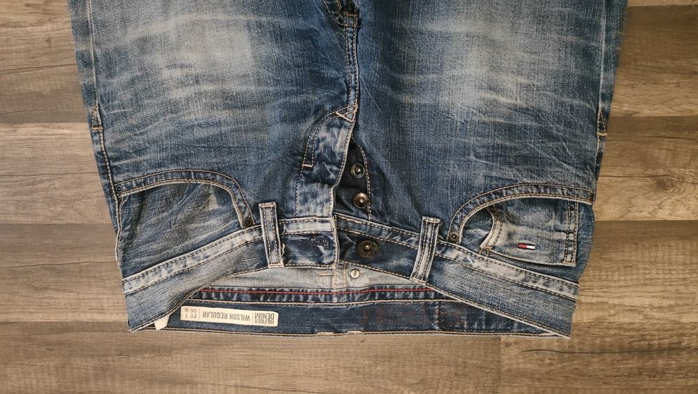 świetne jeansowe spodnie TOMMY HILFIGER 30/32