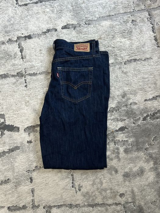 Levis jeans size 28