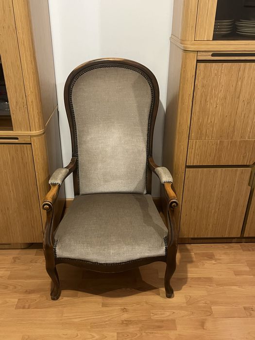 Stary fotel z oryginalnym welurem