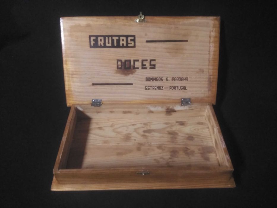 Caixa - Em madeira da confeitaria Domingos  A. Pardana de Estremoz