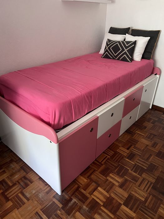 Cama solteiro com arrumaçao +  Colchão