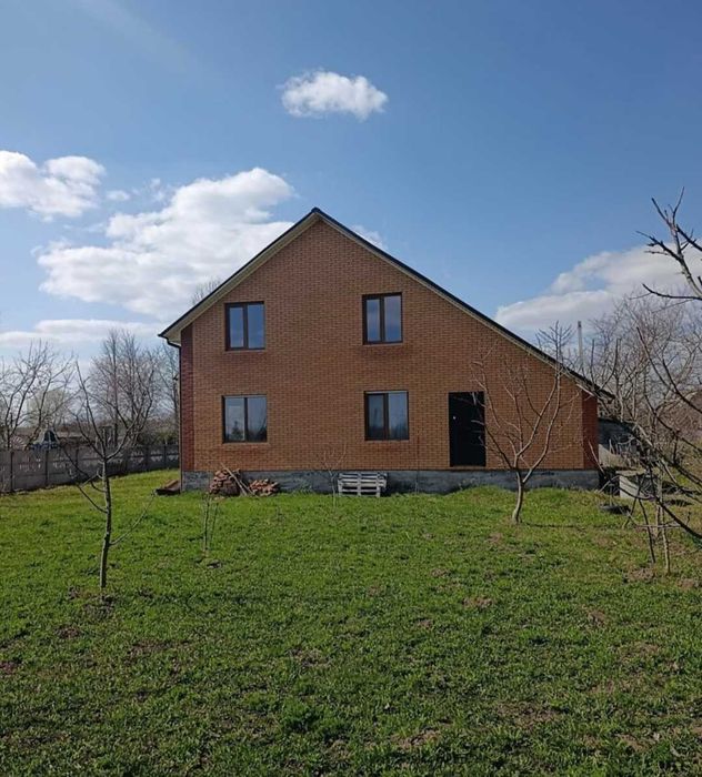Продам 2-поверховий будинок у с. Петрик 4374