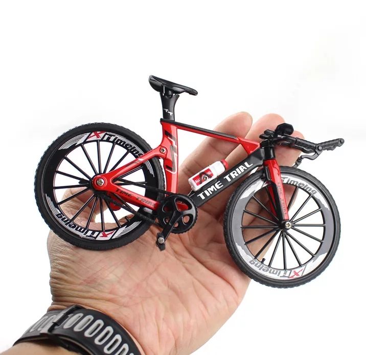 Bicicletas de contra relógio em miniatura, várias cores