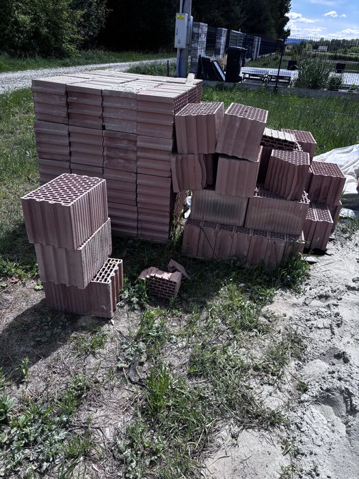 Pustak leier (pozostałości po budowie)