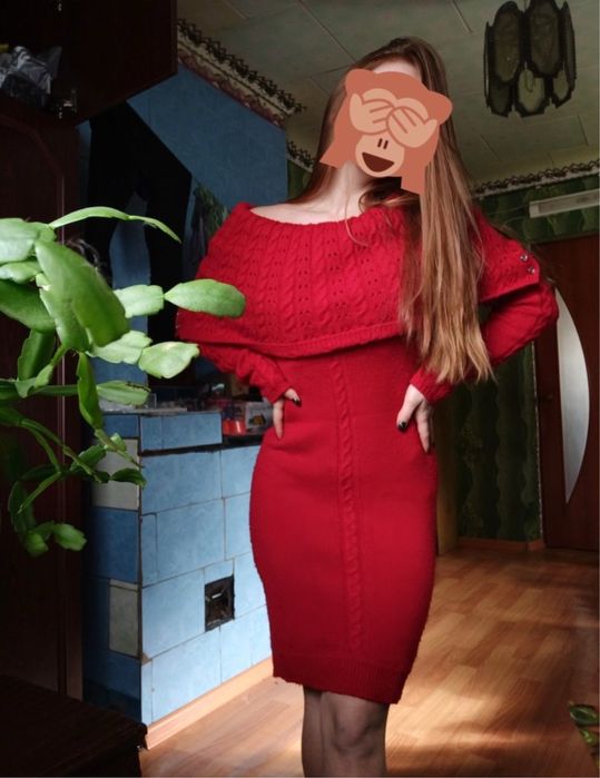 Червона тепла сукня