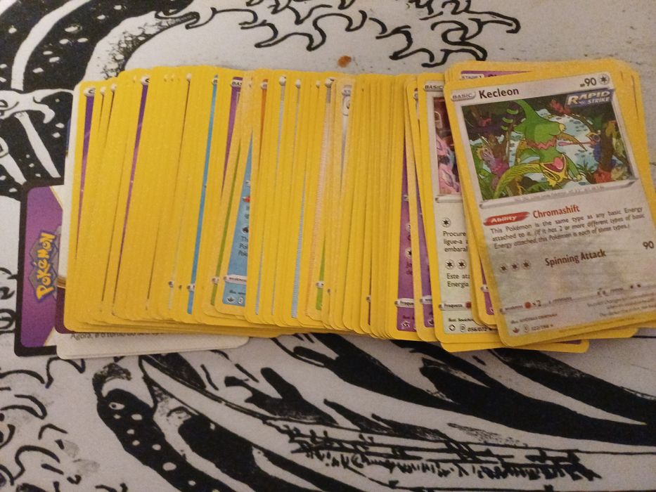 Lote 80+ Cartas Pokémon (V, VMAX, VSTAR) + Lata Fusion Strike