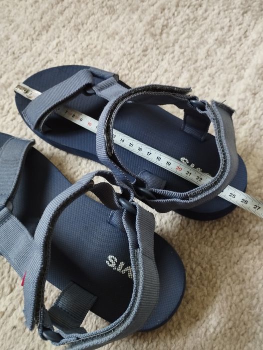 Granatowe sandały Levis cadys 40