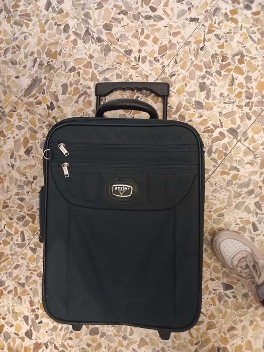 Продам  валізу дорожню