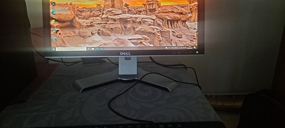 Monitor Dell  LCD UltraSharp 2009WT de 20"