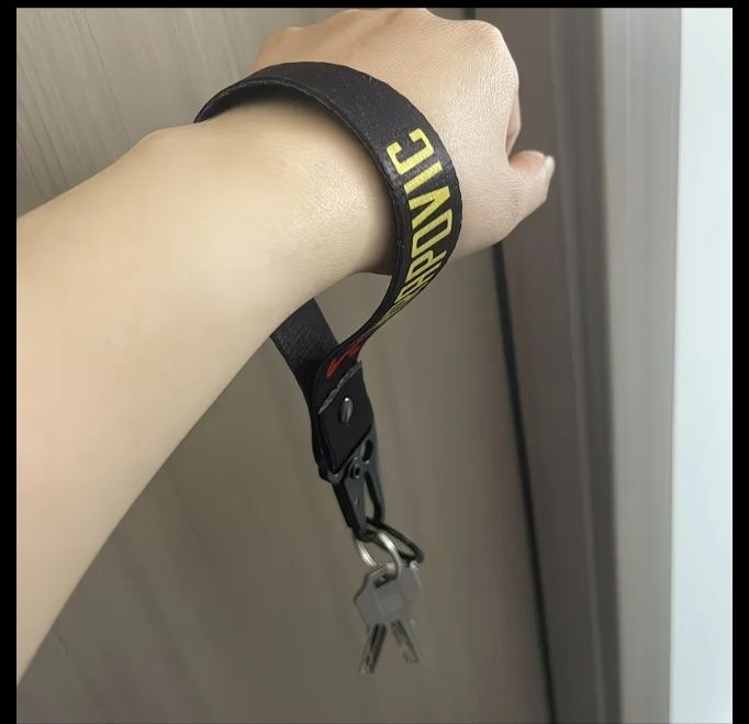 Брелок для ключів,akrapovic, wanted