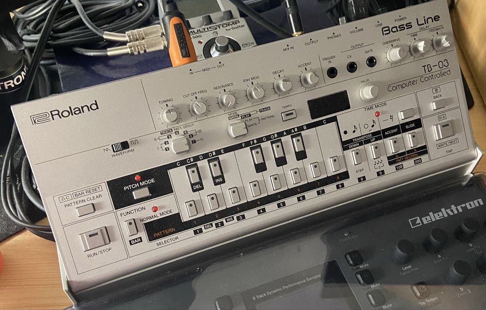 Roland TB-03 Bass Line