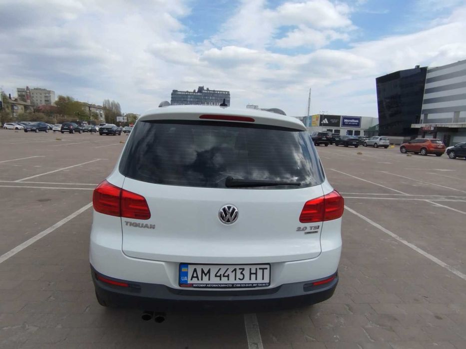 автомобіль фрльцваген тігуан