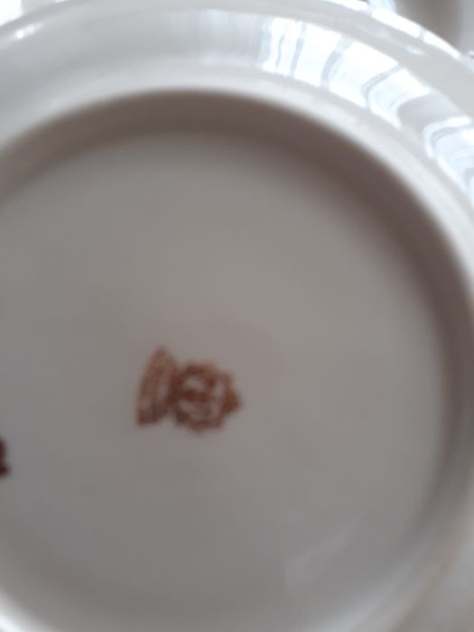 Talerzyk po filiżanka, porcelana ecru