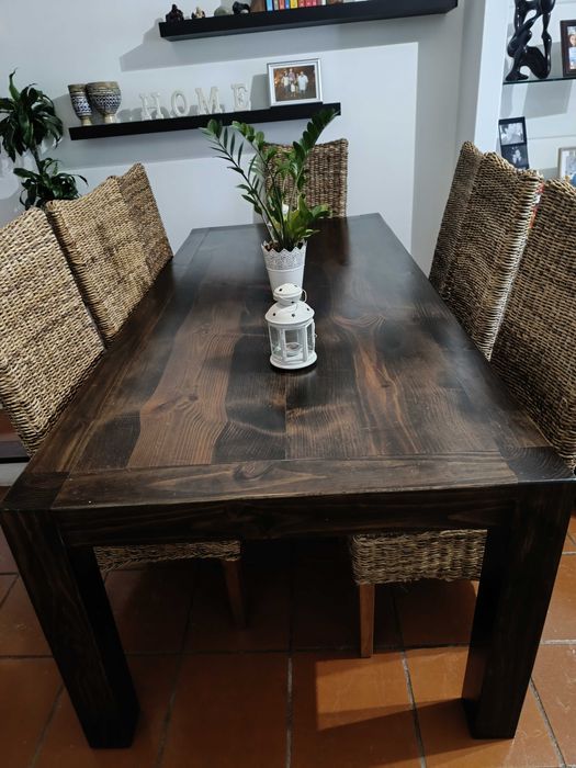 Vendo mesa madeira maciça e cadeiras