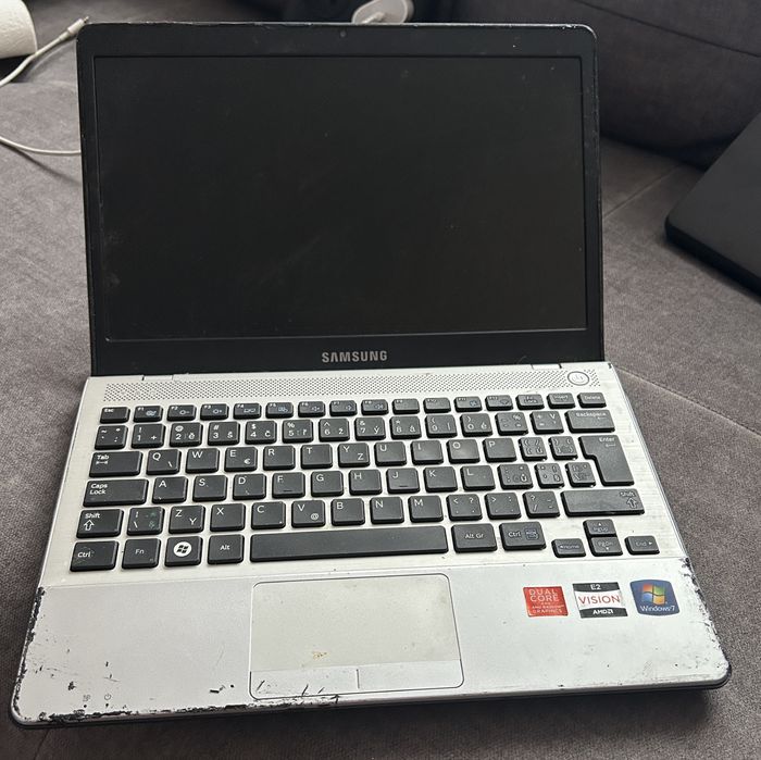 Laptop Samsung  NP305U1A na części