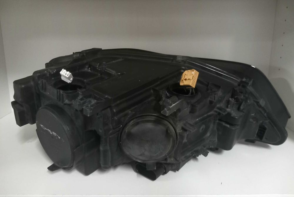 AUDI A4 B8 BI-XENON farol direito
