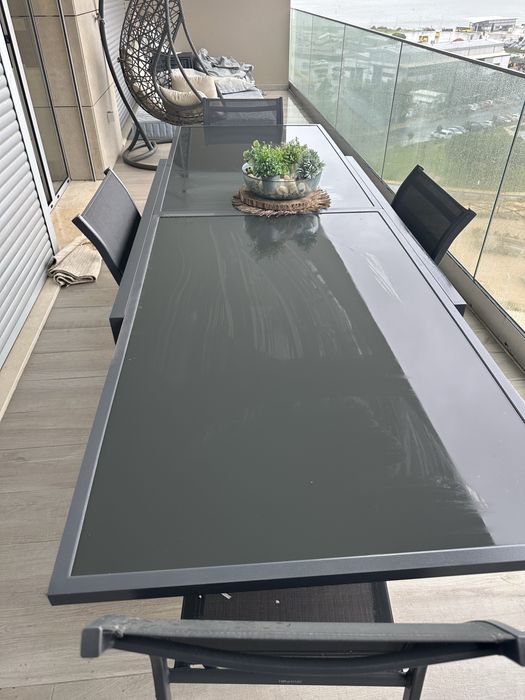 Mesa de jardim  com cadeiras