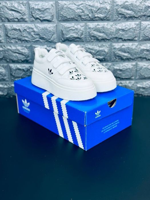 Кросовки на липучках 36 размер Адидас белые кожаные Кроссовки Adidas без шнурков Распродажа ! Идеальные в школу