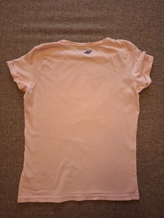 r158 4F pudrowy róż tshirt z nadrukuem