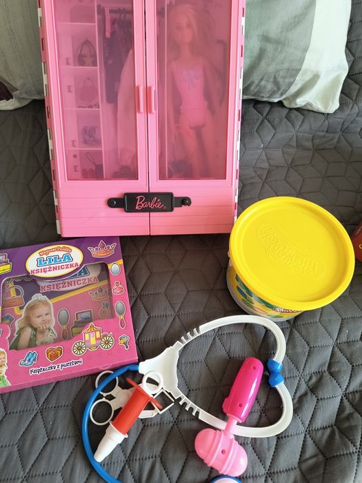 Szafa barbie plus zestaw zabawek