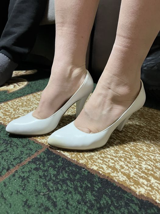 Туфлі лодочки класичні  білі 36 р.