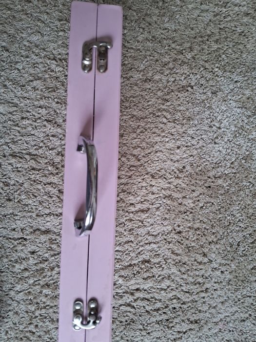 Отдам детский игрушечный чемоданчик с мелками и карандашами