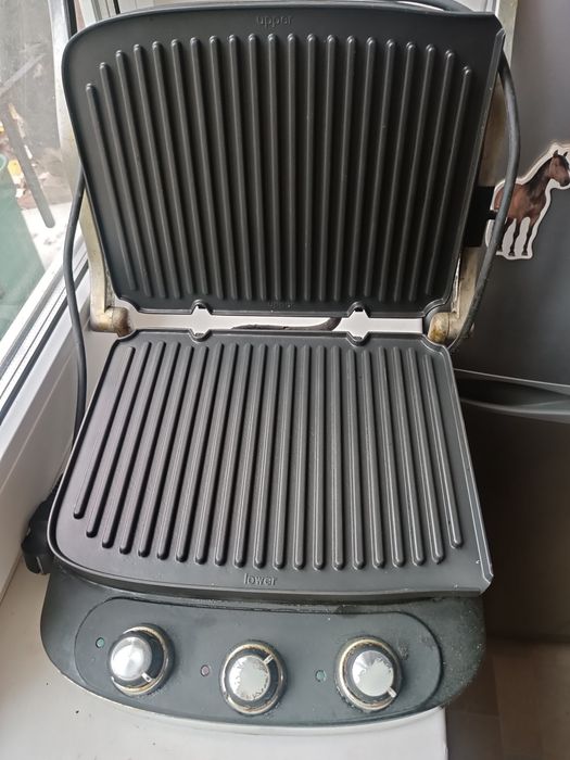 Електрогриль DeLonghi CGH 900