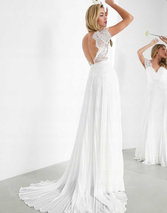 ślubna maxi plisowana z koronkowym gorsetem