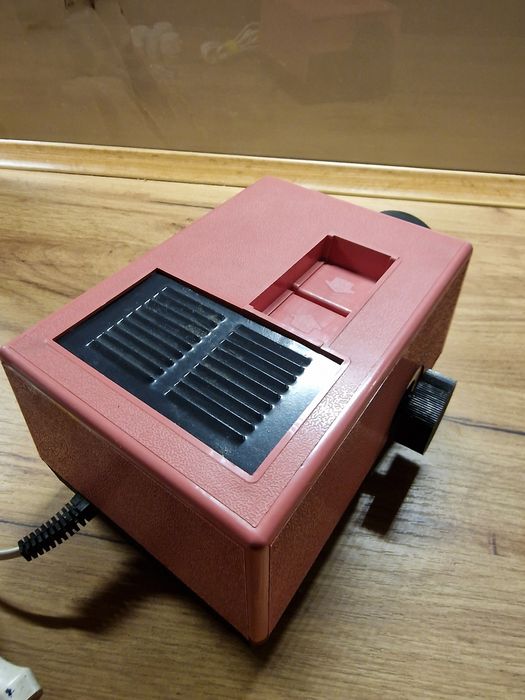 Rzutnik Ania plus 4 bajki i żarówka