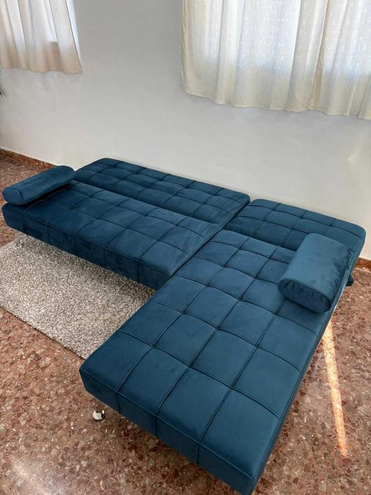 Sofá-cama em veludo azul