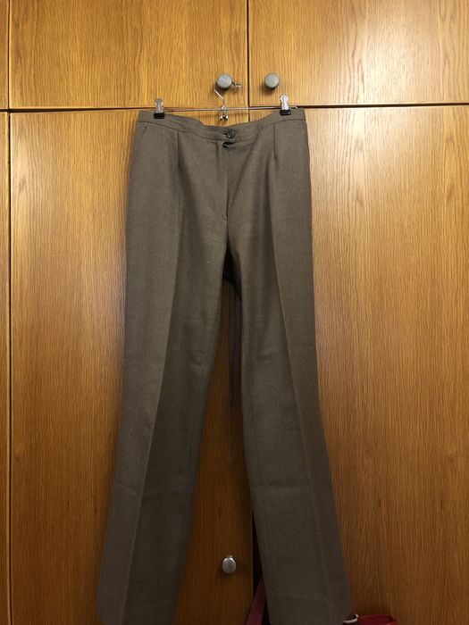 Calças castanhas formais