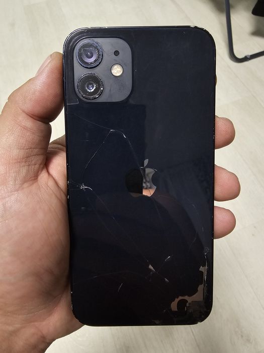 Продам IPhone 12