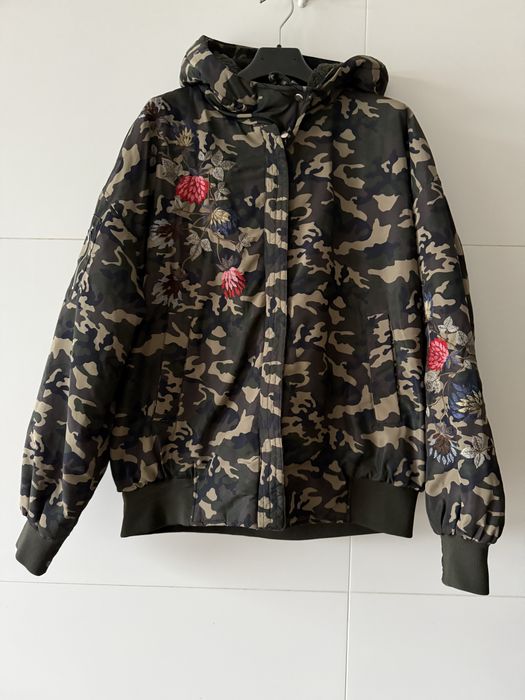 Casaco Zara com padrão camuflado