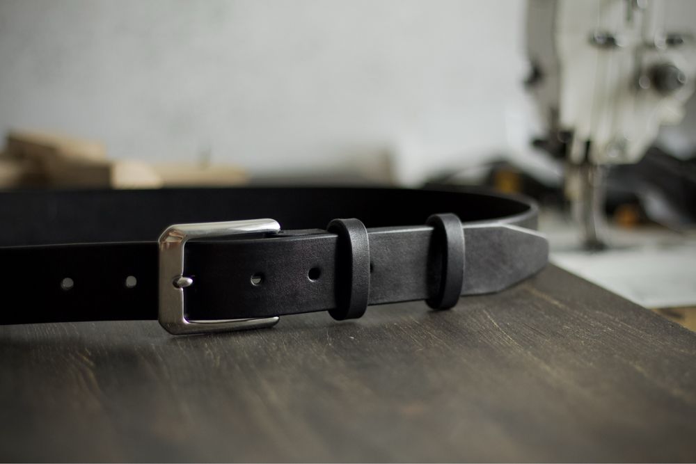 Ремінь чоловічий шкіряний ручної роботи. Мужской ремень кожаний