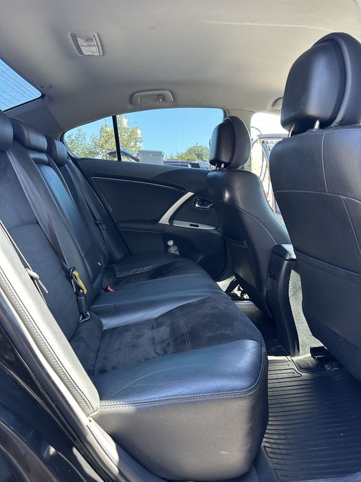 Продам автомобіль Toyota Avensis 2012р газ/бензин