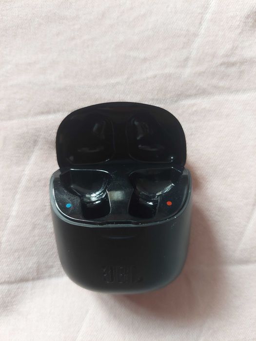 Bezprzewodowe słuchawki JBL tune 220 TWS