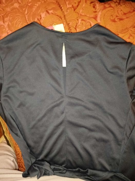 T-shirt e saia calção de senhora para jogar tênis da Decathlon