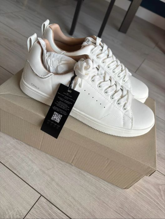 Nowe białe trampki Only 40