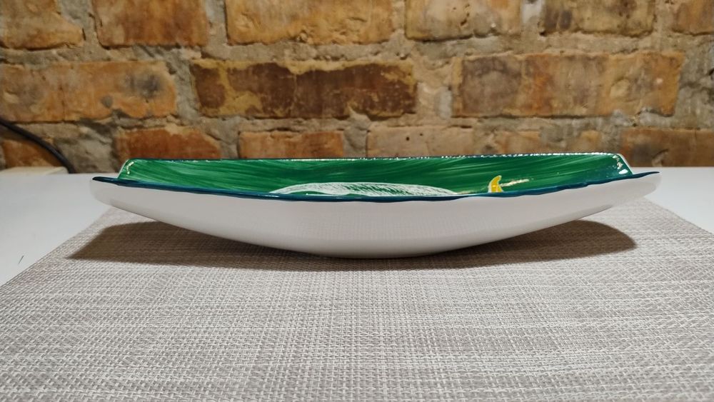 Блюда и тарелки.