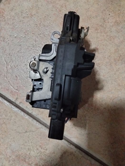 4 farolins e 1 fecho porta VW Passat  20€ cada