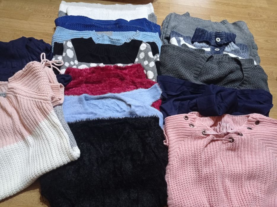 Zestaw swetrów damskich