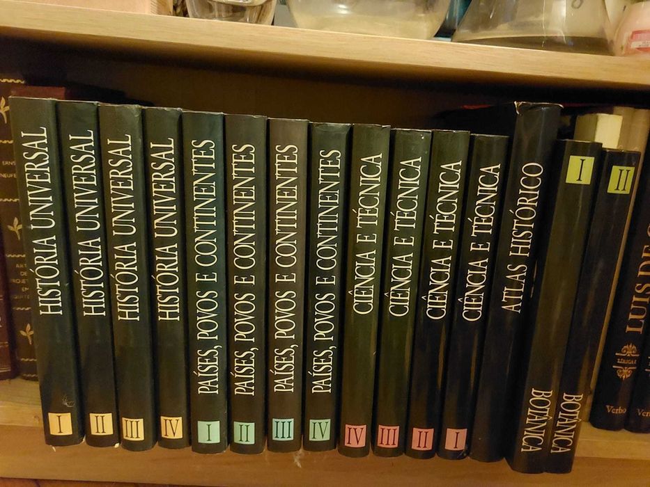 Enciclopédia com vários temas